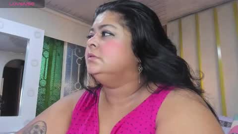 Snapshot of curvy_beauty_ chatting on 12.14.25 Hanna online show from 12.14.25