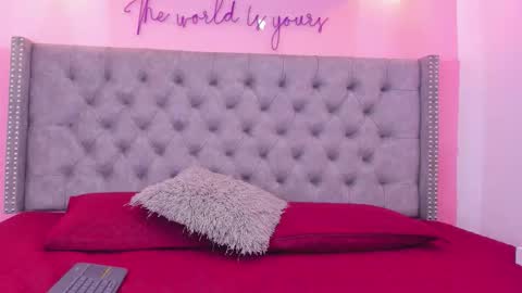 Snapshot of curvy_bigass18 chatting on 02.27.26 curvy_bigass18 online show from 02.27.26