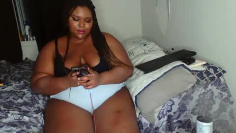 Snapshot of curvybcelinemixe chatting on 12.13.24 Cline  online show from 12.13.24