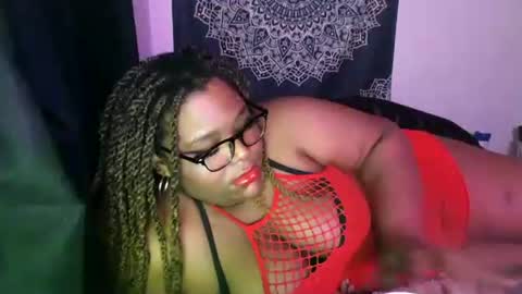Snapshot of curvybcelinemixe chatting on 02.14.25 Cline  online show from 02.14.25