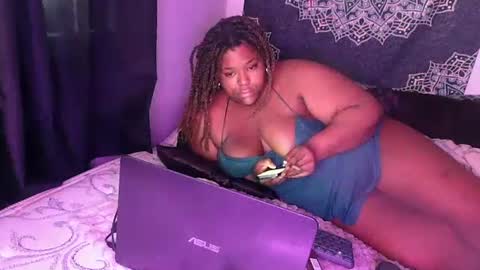 Snapshot of curvybcelinemixe chatting on 02.16.25 Cline  online show from 02.16.25