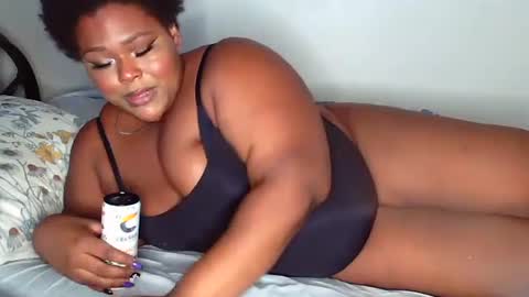 Snapshot of curvybcelinemixe chatting on 10.05.25 Cline  online show from 10.05.25