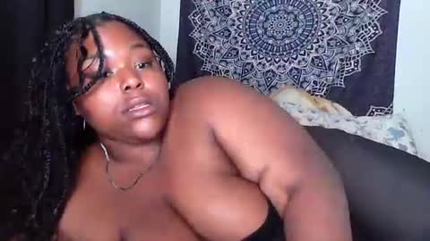 Snapshot of curvybcelinemixe chatting on 10.17.25 Cline  online show from 10.17.25
