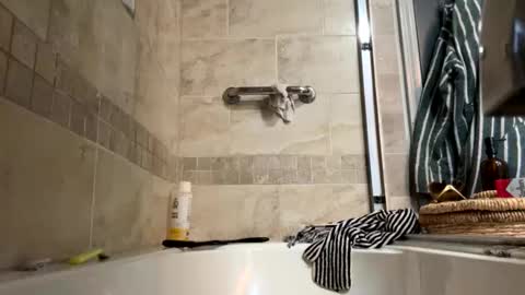 Snapshot of curvyd454066 chatting on 01.09.26 curvyd454066 online show from 01.09.26