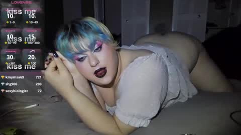 Snapshot of curvygothfemboy chatting on 01.31.25 Curvygothfemboy online show from 01.31.25