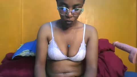 Snapshot of curvylyin chatting on 02.16.26 curvylyin online show from 02.16.26