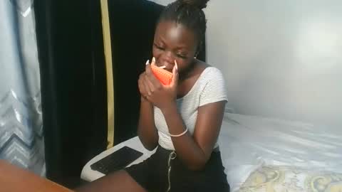Snapshot of cute_angel11 chatting on 09.15.25 angel online show from 09.15.25