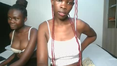 Snapshot of cute_angel11 chatting on 10.03.25 angel online show from 10.03.25