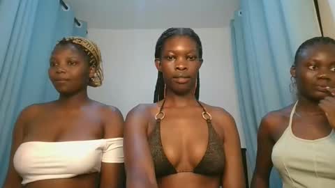 Snapshot of cute_angel11 chatting on 10.22.25 angel online show from 10.22.25