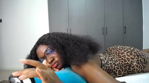 Snapshot of cute_ass18 chatting on 07.14.26 Liya online show from 07.14.26