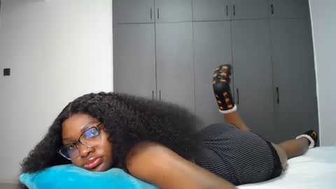 Snapshot of cute_ass18 chatting on 07.18.26 Liya online show from 07.18.26
