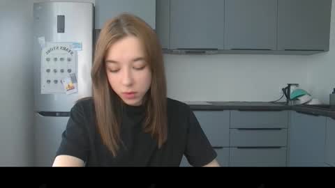 Snapshot of cute_beauty chatting on 11.28.25 Amanda online show from 11.28.25