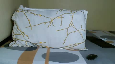 Snapshot of cute_beb2 chatting on 01.11.25 V EE online show from 01.11.25