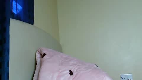 Snapshot of cute_beb2 chatting on 01.21.25 V EE online show from 01.21.25