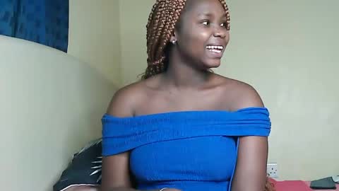 Snapshot of cute_beb2 chatting on 01.29.25 V EE online show from 01.29.25