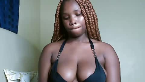 Snapshot of cute_beb2 chatting on 02.18.25 V EE online show from 02.18.25