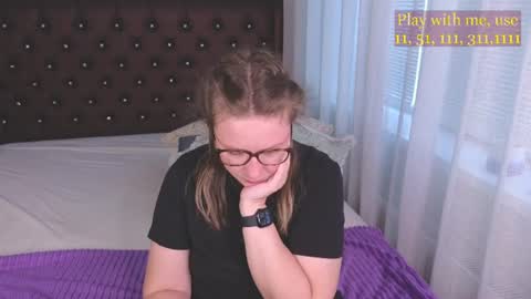 Everyday stream in the same time online show from 06.20.26