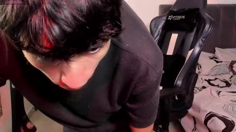 Snapshot of cute_diego_ chatting on 12.01.25 Diego online show from 12.01.25
