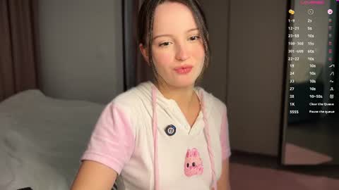 Snapshot of cute_emiliya chatting on 07.26.26 Emily online show from 07.26.26