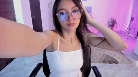 Snapshot of cute_fox_1 chatting on 07.17.26 Bella Fox online show from 07.17.26