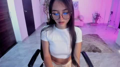 Snapshot of cute_fox_1 chatting on 07.25.26 Bella Fox online show from 07.25.26