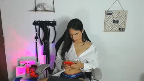 Cute horny1 online show from 01.24.25