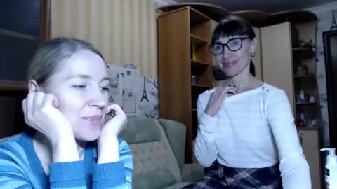 Snapshot of cute_lion_ chatting on 12.23.24 cute_lion_ online show from 12.23.24