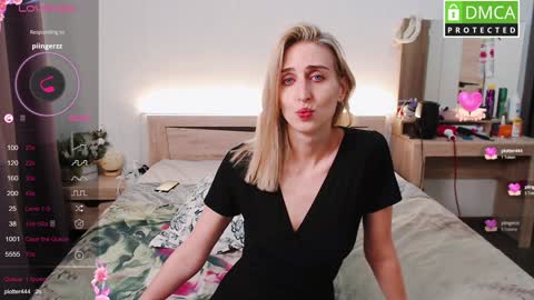 Snapshot of cute_milana chatting on 12.24.24 Milana online show from 12.24.24