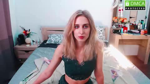 Snapshot of cute_milana chatting on 09.12.25 Milana online show from 09.12.25
