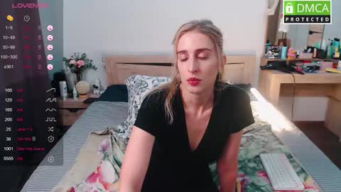 Snapshot of cute_milana chatting on 09.28.25 Milana online show from 09.28.25