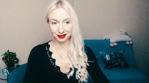 Snapshot of cute_smile_shy chatting on 12.26.24 cute_smile_shy online show from 12.26.24