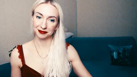 Snapshot of cute_smile_shy chatting on 01.14.25 cute_smile_shy online show from 01.14.25