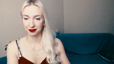 Snapshot of cute_smile_shy chatting on 01.25.25 cute_smile_shy online show from 01.25.25