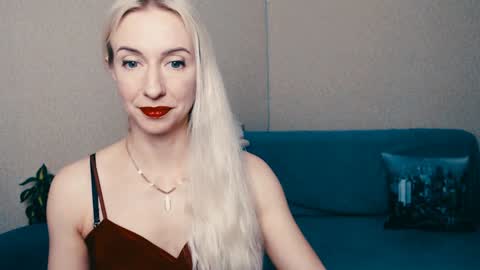 Snapshot of cute_smile_shy chatting on 01.28.25 cute_smile_shy online show from 01.28.25