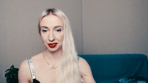 Snapshot of cute_smile_shy chatting on 01.30.25 cute_smile_shy online show from 01.30.25