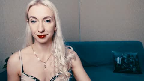 Snapshot of cute_smile_shy chatting on 02.13.25 cute_smile_shy online show from 02.13.25