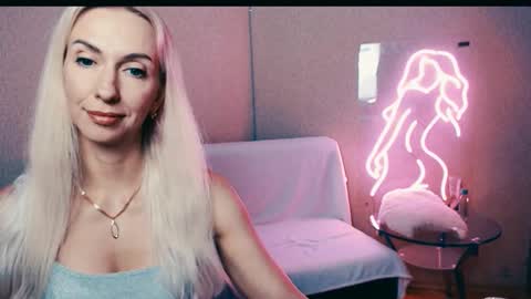 Snapshot of cute_smile_shy chatting on 09.16.25 cute_smile_shy online show from 09.16.25