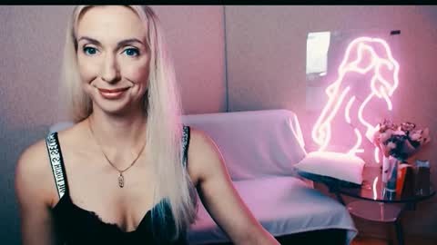 Snapshot of cute_smile_shy chatting on 09.30.25 cute_smile_shy online show from 09.30.25