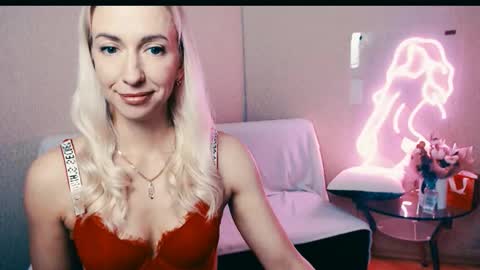 Snapshot of cute_smile_shy chatting on 10.12.25 cute_smile_shy online show from 10.12.25