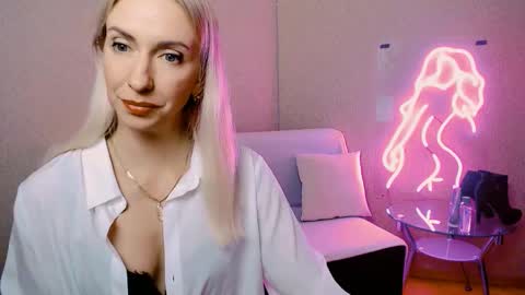 Snapshot of cute_smile_shy chatting on 01.07.26 cute_smile_shy online show from 01.07.26