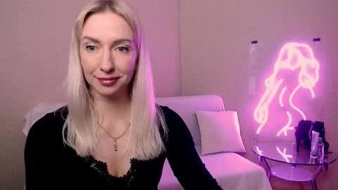 Snapshot of cute_smile_shy chatting on 01.14.26 cute_smile_shy online show from 01.14.26