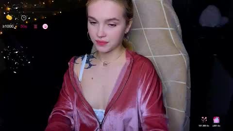 Snapshot of cute_summer_breathe chatting on 11.03.25 Sue online show from 11.03.25