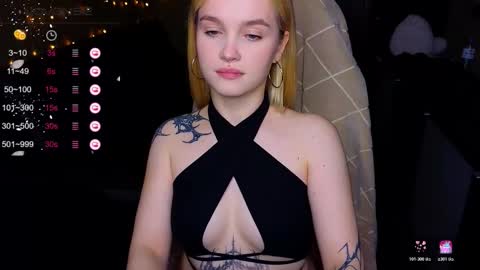 Snapshot of cute_summer_breathe chatting on 11.04.25 Sue online show from 11.04.25