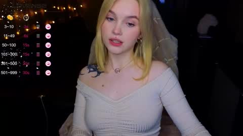 Snapshot of cute_summer_breathe chatting on 11.09.25 Sue online show from 11.09.25