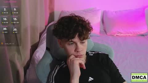 Snapshot of cute_thomas chatting on 03.09.26 Thomas - online show from 03.09.26