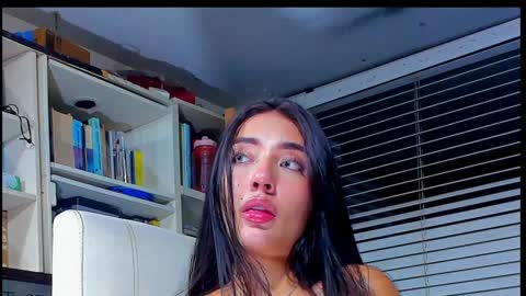 WANNA SEE MORE OF TWINS              online show from 01.08.25