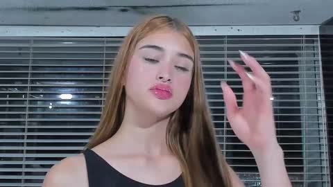 WANNA SEE MORE OF TWINS              online show from 02.18.25