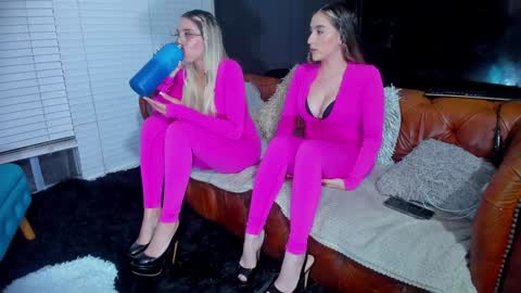 WANNA SEE MORE OF TWINS              online show from 11.21.25