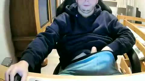 Snapshot of cuteboy090 chatting on 11.19.25 Cuteboy090 online show from 11.19.25