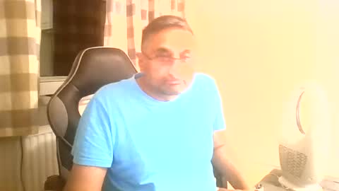 Snapshot of cuteboy74402999 chatting on 07.04.26 fuktoiboi online show from 07.04.26